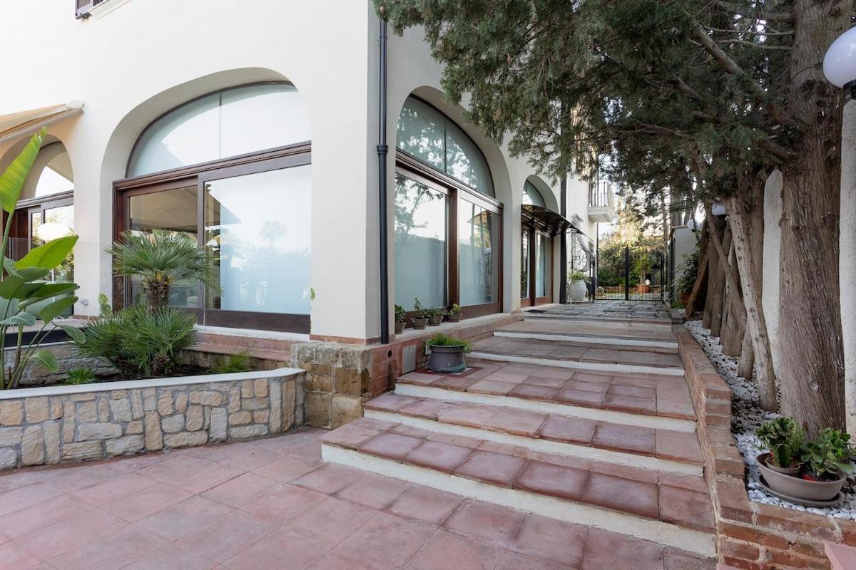 Apartamento In Con Giardino Light